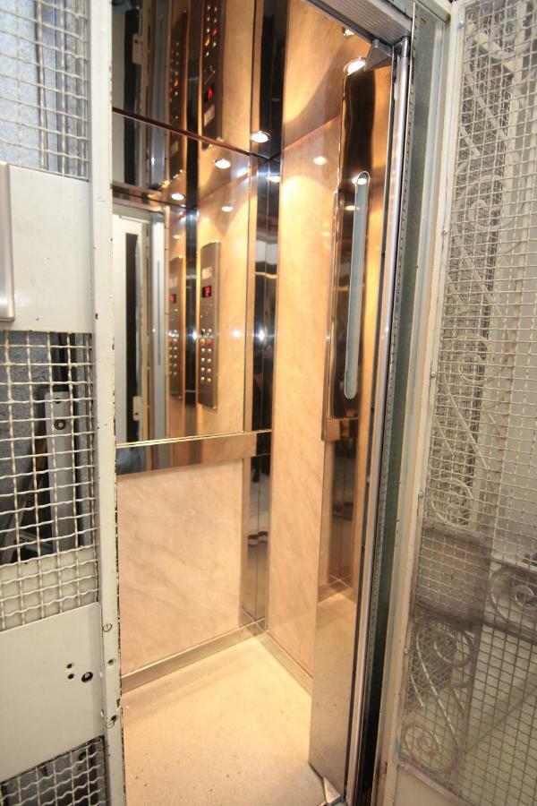 아테네 Acropolis View And Walking Distance 4 Bd Flat 아파트 외부 사진